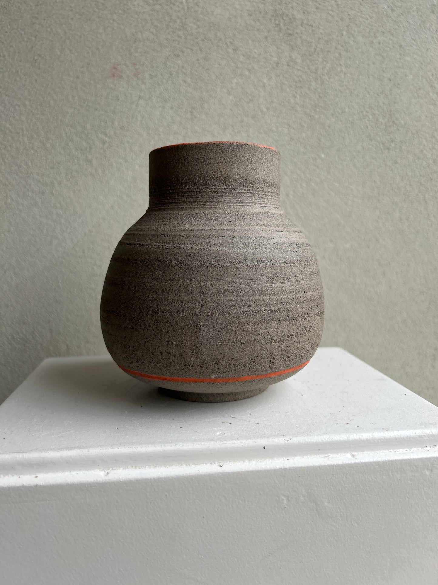 Grijs bol vaasje