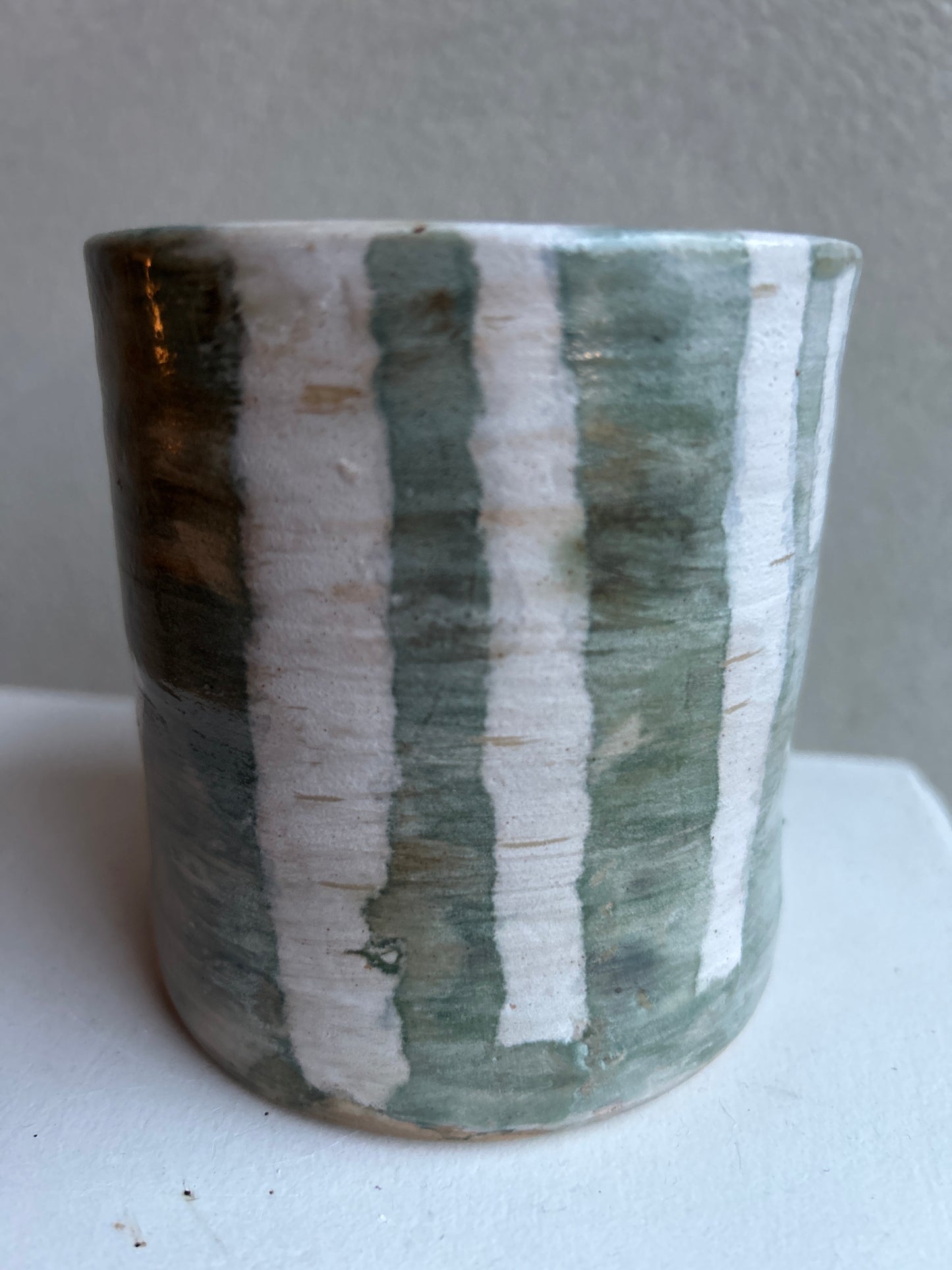 Lage vaas met berken bossen